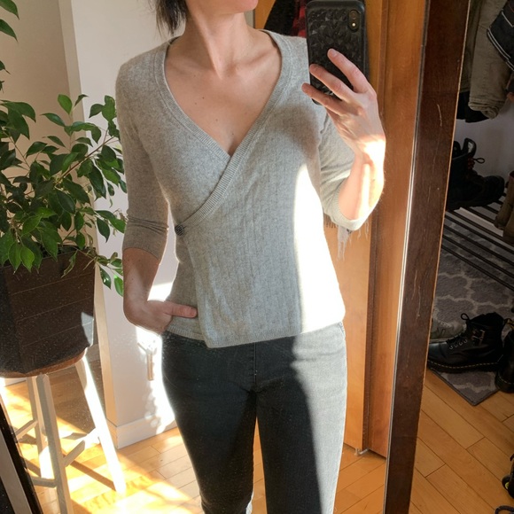 Silk and cashmere sweater. - Picture 6 of 6